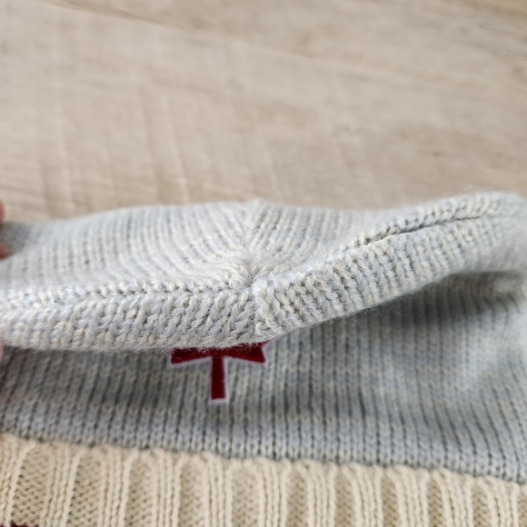 Canada Maple Leaf Embroidered Winter Hat - Picture 11 of 11